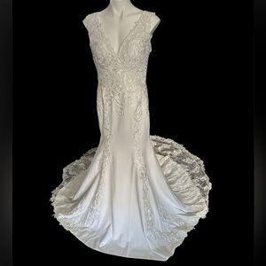 Gorgeous Lace and Satin Wedding Dress US 12 White NWOT